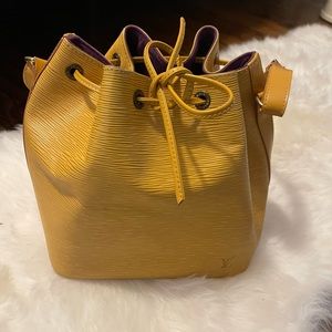 Louis Vuitton Bucket Bag. Like New !